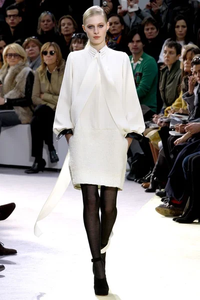 Look 28